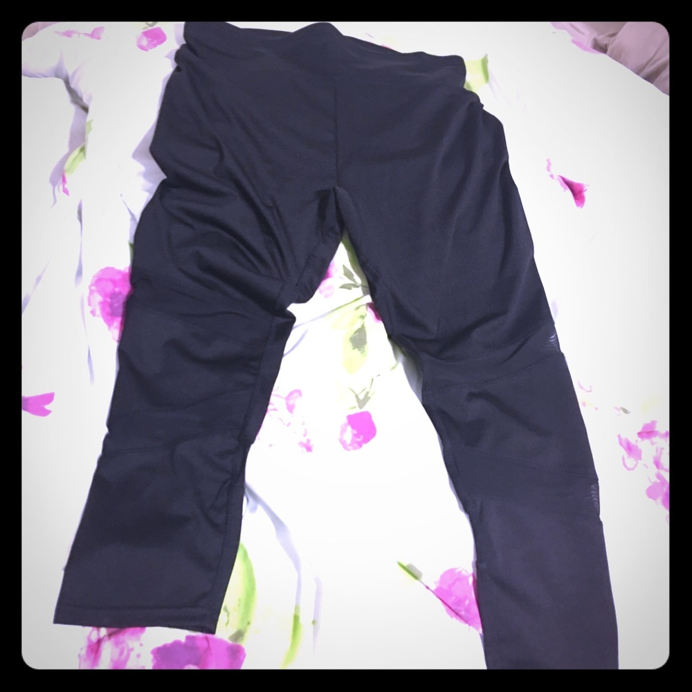 Good Karma crop leggings